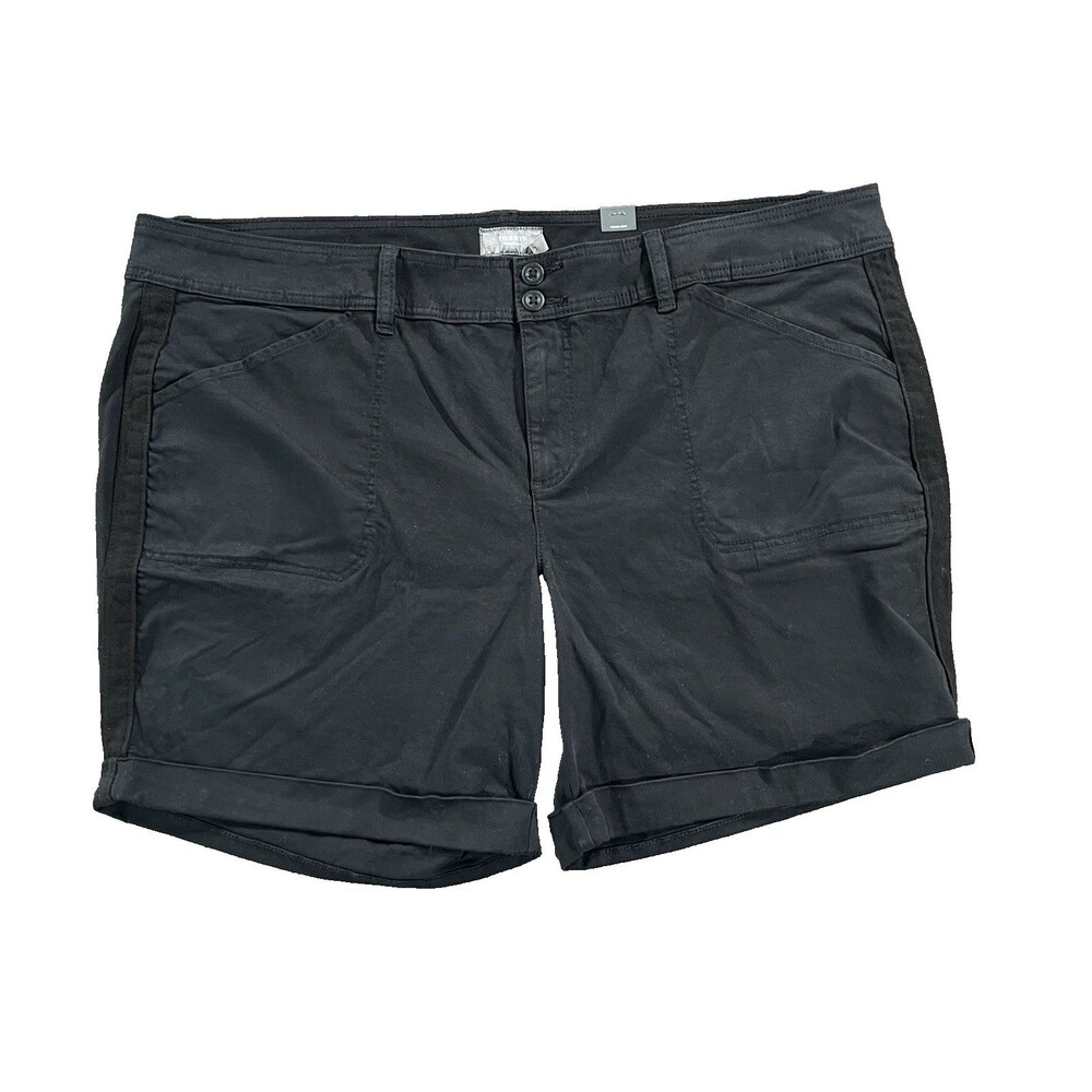 Torrid Womenโs Feel The Fit Aviator Bermuda Twill Black Chino Shorts Size 26 NWT